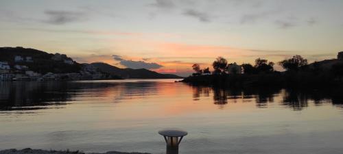 Vourkari Apartment | Amazing 2 bedroom apartment overlooking the Marina of Vourkari