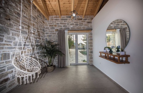 Pitsidia Villa | AMIGDALIA VILLA by Irenekomos apartments