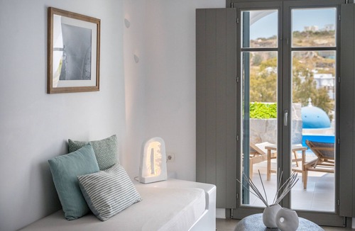 Vothon House | Amphitrite Suites Santorini