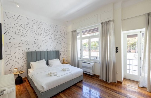 Plaka Apartment | An Outstanding 3 bdrm Apartment in the Heart of Athens