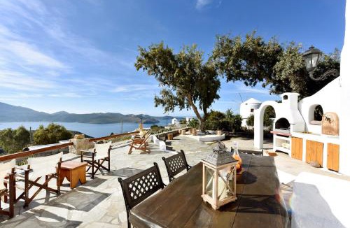 Tripiti House | Anastasia's Windmill & Studio