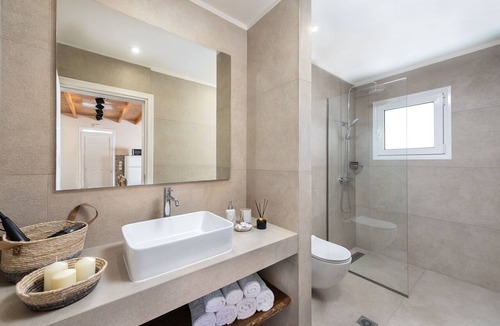 Stegna House | Anastasios Deluxe House Stegna (Amazing View, 300meter from the Beach)