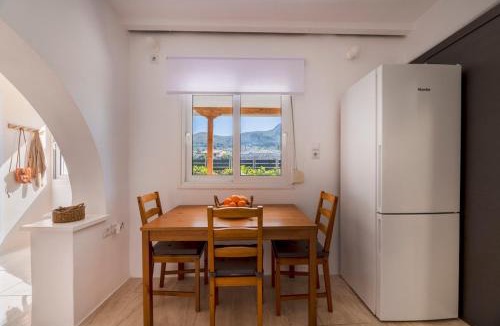 Archea Korinthos Apartment | Ancient Corinth Acrocorinth Castle View & Patio