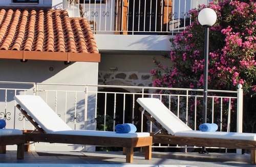 Elaia Villa | Anemone Woodstone House Shared Pool