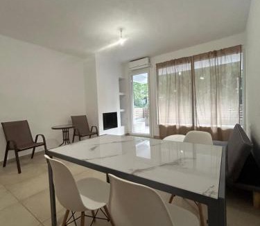 Kamena Vourla Apartment | Anesis Studios and Apartments