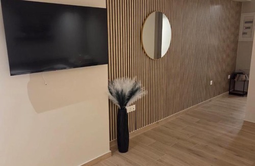 Markopoulon Apartment | Antonio Airport Loft-FREE AIRPORT SHUTTLE