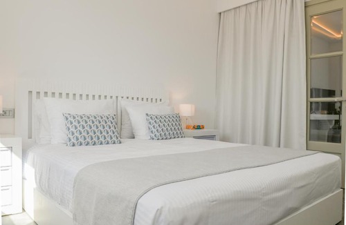 Perivolos Bed & Breakfast | Antoperla Perivolos Homes & Villas