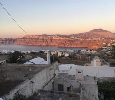 Akrotiri Apartment | Antron Cave House