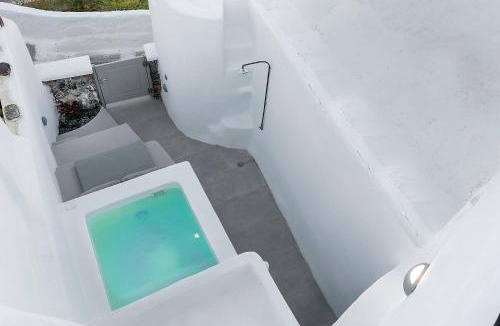 Akrotiri Apartment | Antron Cave House