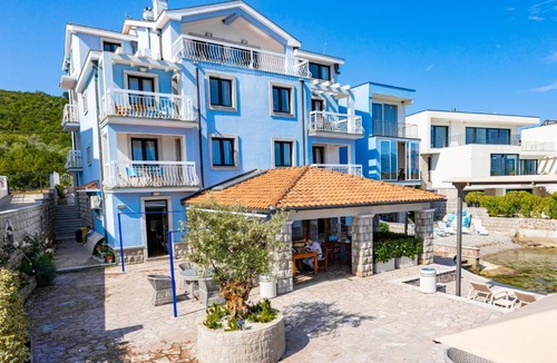 Tivat Apartment | Apart-hotel Villa Lav