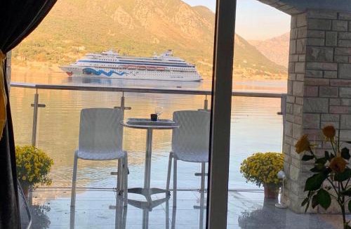 Dobrota Apartment | ApartHotel Maxim