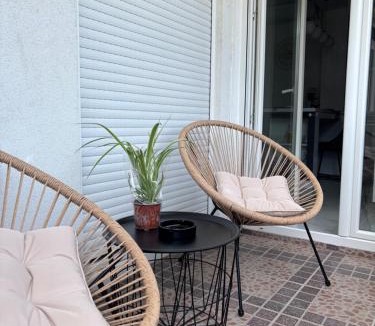 Burtaisi Apartment | Apartman Bar