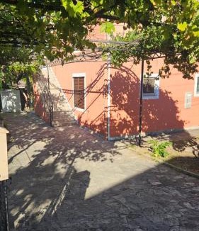 Burtaisi House | Apartman Jole
