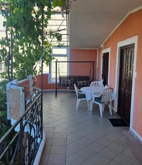 Burtaisi House | Apartman Jole