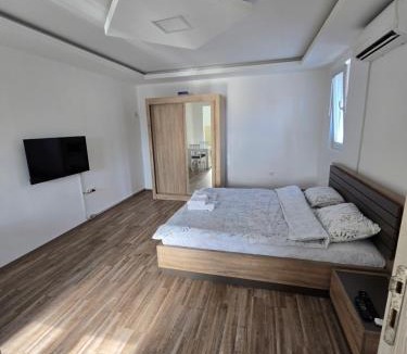 Podgorica Apartment | Apartman Tološi
