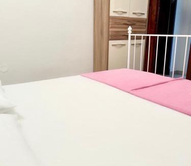 Bijela House | Apartmani i sobe Radojičić