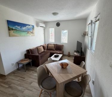 Kaluđerac Apartment | Apartmani Jelena, Buljarica