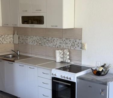 Kaluđerac Apartment | Apartmani Jelena, Buljarica