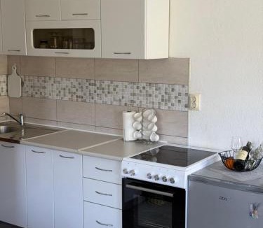Kaluđerac Apartment | Apartmani Jelena, Buljarica