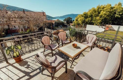 Kumbor House | Apartmani Mara
