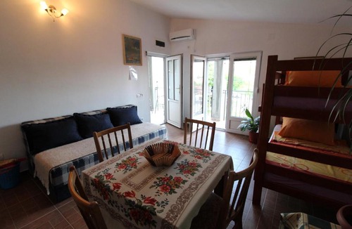 Zgrade Apartment | Apartmani Pod lozom Sutomore