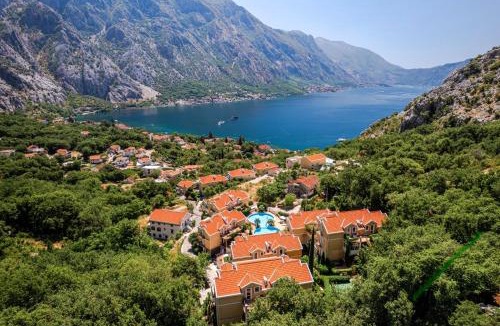Orahovac Apartment | Apartmani with POOL and VIEW