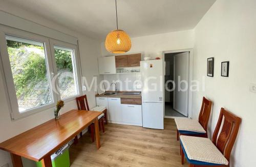 Sutomore Apartment | Apartmans White perl