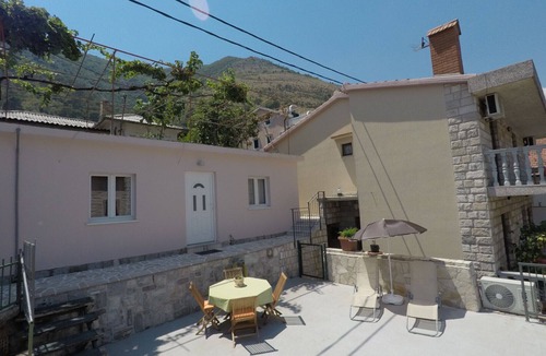 Prcanj Apartment | Apartment #2 - 1 Minute Walk From The Beach