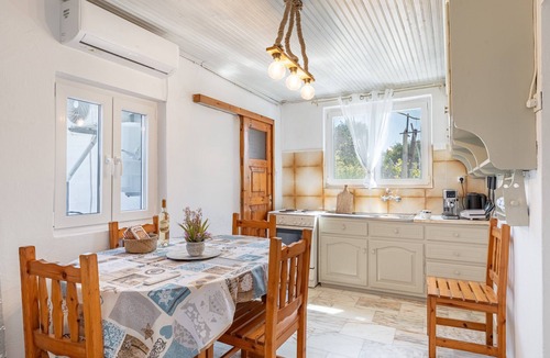 Antipaxos Apartment | Apartment 'Ambelaki' with Sea View, Private Garden and Wi-Fi