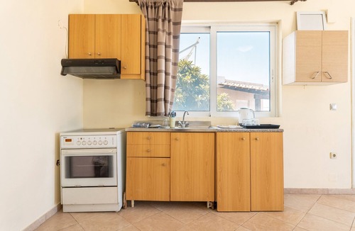 Fanes Apartment | Apartment 'Anthi 1 For 3 People' with Shared Terrace, Shared Garden and Air Conditioning