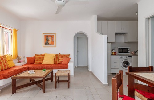 Agios Ioannis Apartment | Apartment 'Apollon House' with Sea View, Wi-Fi and Air Conditioning