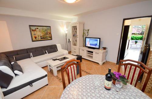 Skaljari Apartment | Apartment Buki