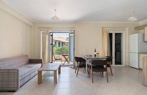 Katomerion Apartment | Apartment 'By The Sea 2' with Private Garden