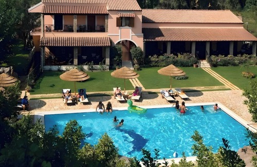Limni Apartment | Apartment 'Corfu Club Junior Suite' with Shared Pool, Wi-Fi and Air Conditioning
