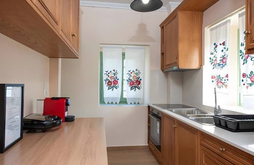 Lazarata Apartment | Apartment 'Dervisia Stone Houses 1' with Lake View, Wi-Fi and Air Conditioning