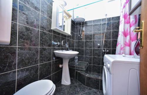 Sveti Stefan Apartment | Apartment Donald