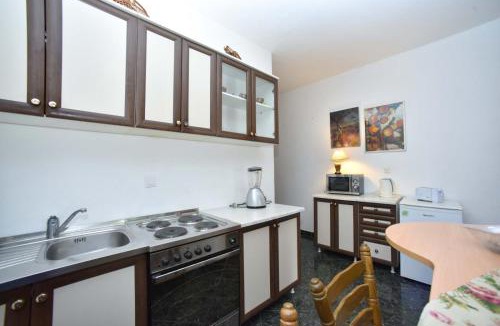 Sveti Stefan Apartment | Apartment Donald