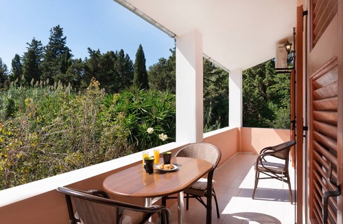 Termenades Apartment | Apartment Dora Pagoi 2 with Mountain View, Shared Garden & Wi-Fi