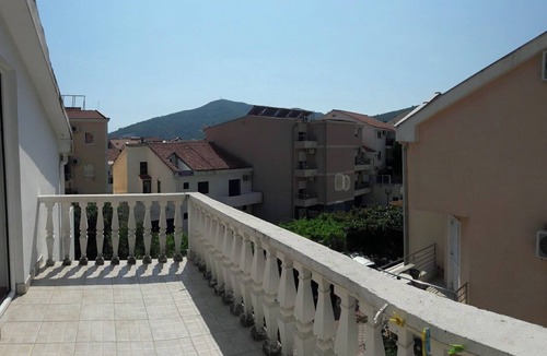 Lazi Apartment | Apartment for four people with free parking in the yard of the house.