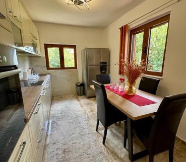 Dobrota Apartment | Apartment Gem of Kotor