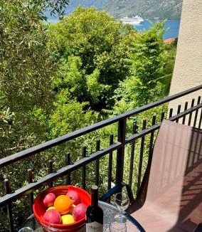 Dobrota Apartment | Apartment Gem of Kotor