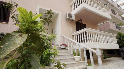 Maini Apartment | Apartment Glomazic