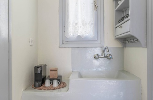 Agios Ioannis Apartment | Apartment In A Hotel 'Anemos Standar Double Room 2' with Sea View, Wi-Fi and Air Conditioning