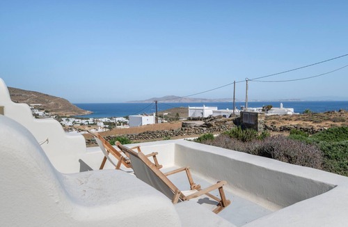 Agios Ioannis Apartment | Apartment In A Hotel 'Anemos Standar Double Room 2' with Sea View, Wi-Fi and Air Conditioning