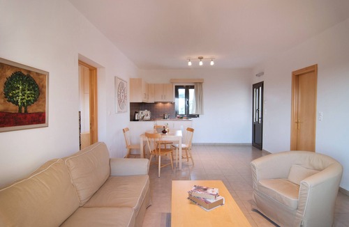 Lefkos Apartment | Apartment In A Hotel 'Miraluna Three Room 1' with Private Terrace, Wi-Fi and Air Conditioning