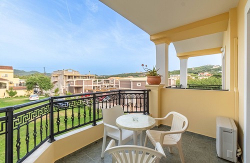 Agios Stefanos Avliotes Apartment | Apartment In A Hotel 'Kosmos Studio 6' with Shared Terrace, Wi-Fi and Air Conditioning