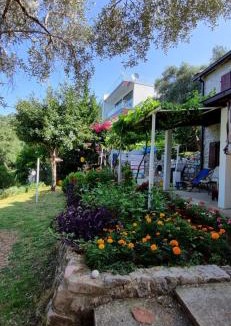 Sutomore House | Apartment in Oak forest