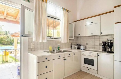Ag. Georgios Apartment | Apartment 'Kassandra Two-Bedroom Bungalow Pool' with Shared Pool, Wi-Fi and Air Conditioning