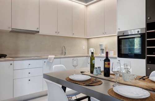Agkisaras Apartment | Apartment 'La Casa Di Leone - Gio' with Shared Terrace, Wi-Fi and Air Conditioning