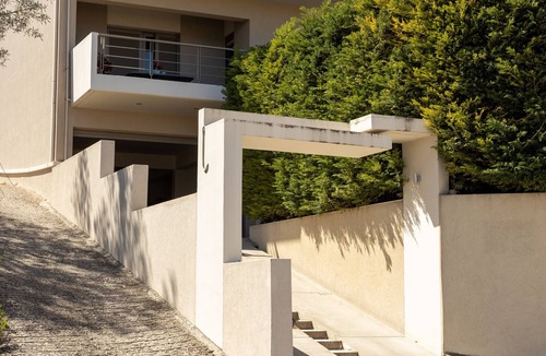 Apolpaina Apartment | Apartment 'Lefkadia's Bayview 2' with Sea View, Wi-Fi and Air Conditioning
